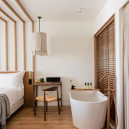 Hotel Me By Melia 5*
