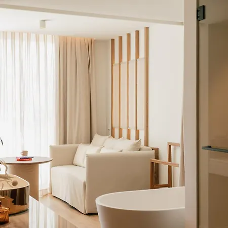 Hotel Me By Melia 5*