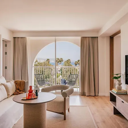 Hotel Me By Melia 5*