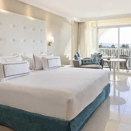 Hotel Me